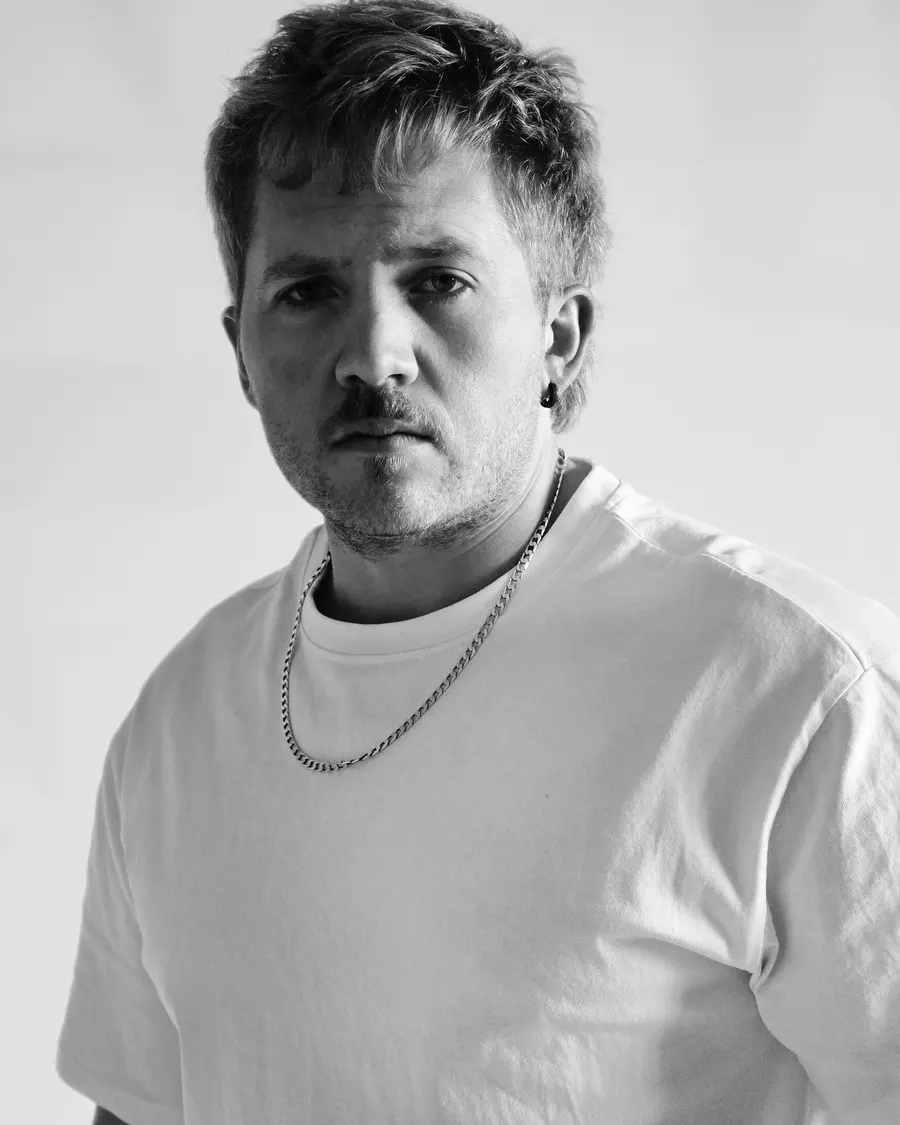 Quewin Human, black and white portrait in a white T-shirt